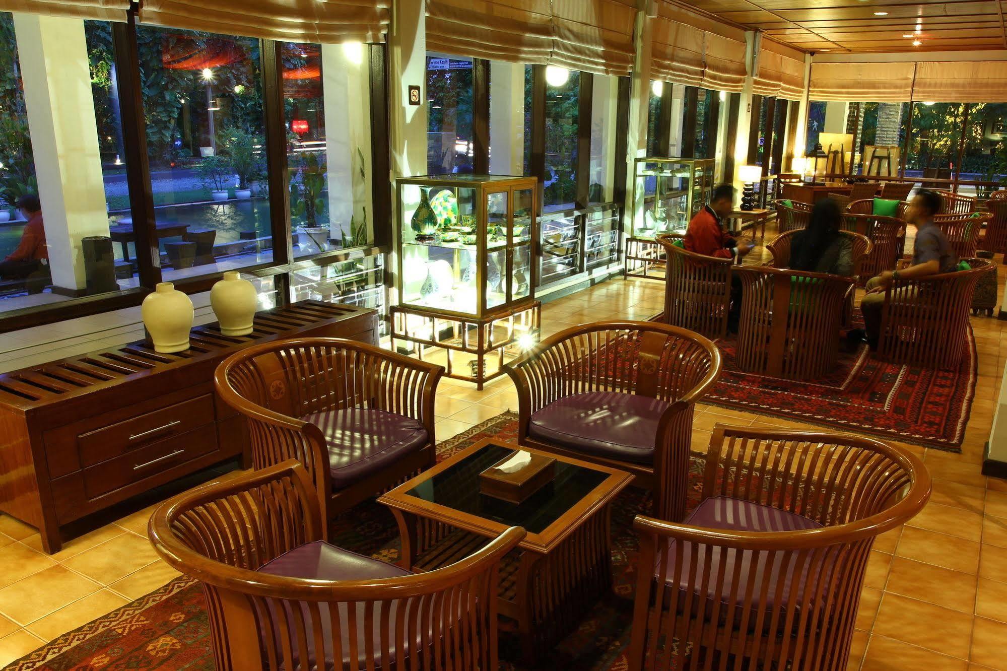 Mesra Business & Resort Hotel Samarinda Exterior photo